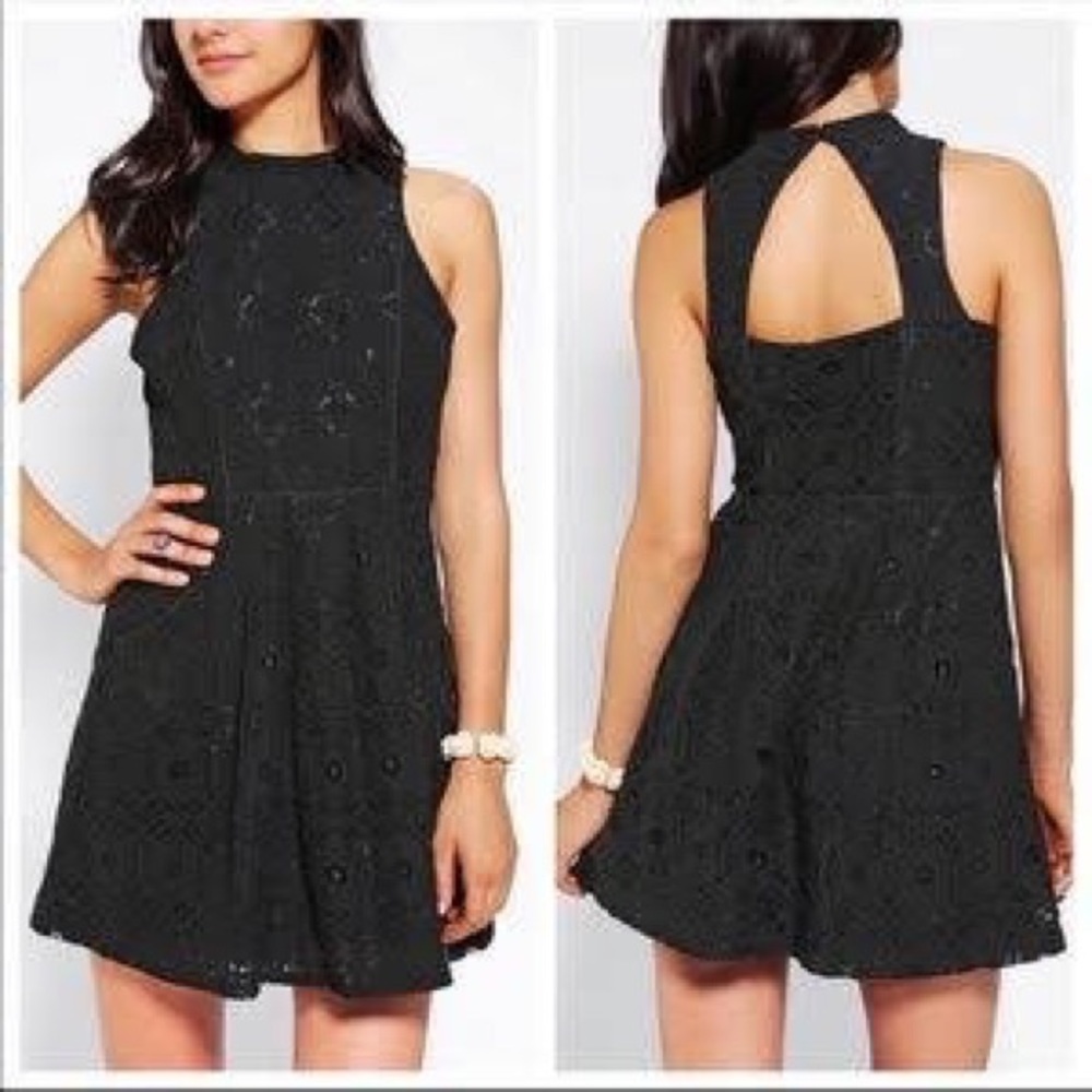 Kimchi Blue Jackie High-Neck Lace Dress Black NWT - Picture 1 of 7